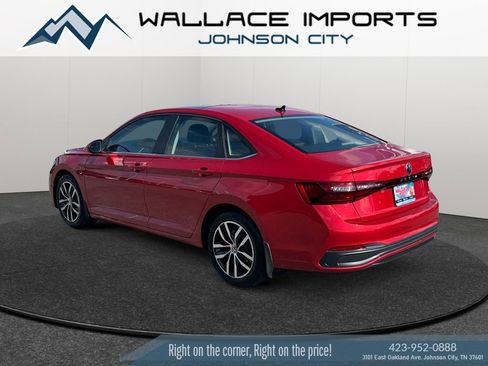 Used 2025 Volkswagen Jetta SE FWD image 3