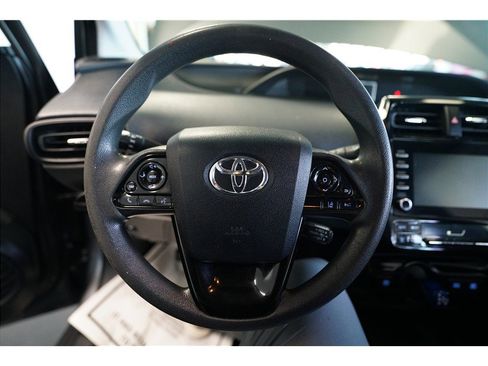 Used 2020 Toyota Prius L Eco w/ Carpet Mat Package image 18