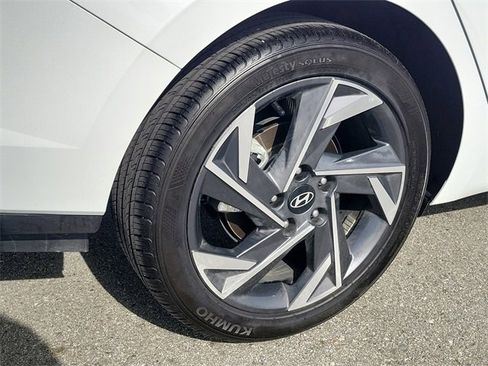 Certified 2025 Hyundai Elantra Sport image 23