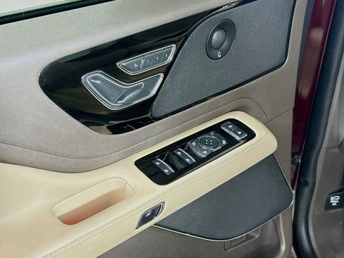 Used 2022 Lincoln Aviator Reserve w/ Equipment Group 201A image 17