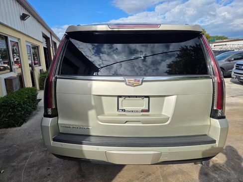 Used 2016 Cadillac Escalade Luxury RWD image 5