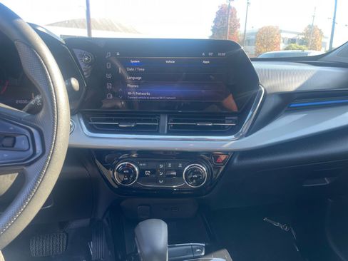 Used 2025 Chevrolet Trax LT image 18