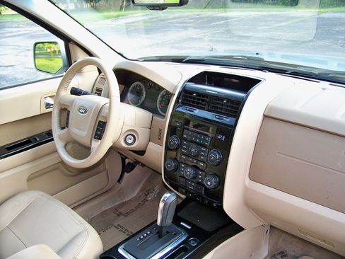 Used 2009 Ford Escape Limited image 39