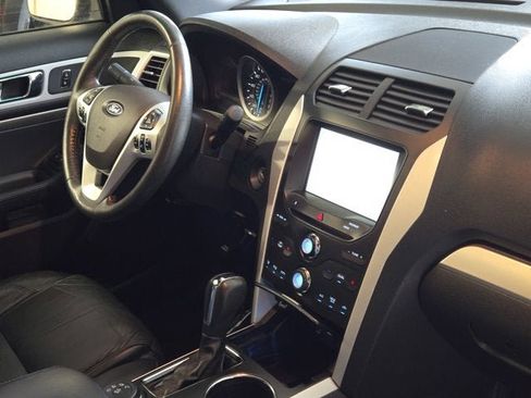 Used 2014 Ford Explorer XLT w/ Equipment Group 202A image 5