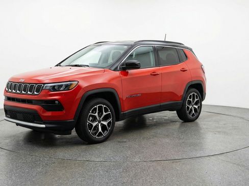 Used 2025 Jeep Compass Limited image 3
