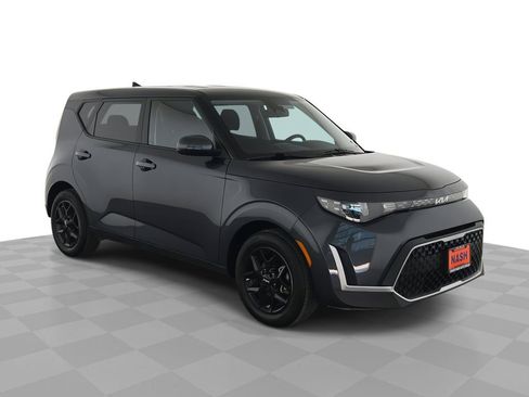 Used 2025 Kia Soul LX w/ LX Technology Package image 1