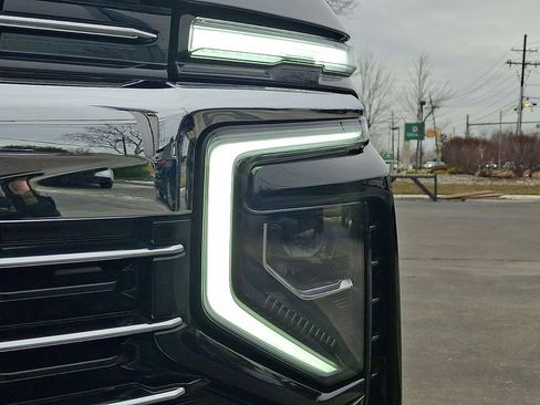 Certified 2025 Chevrolet Suburban LT w/ Comfort Package image 28