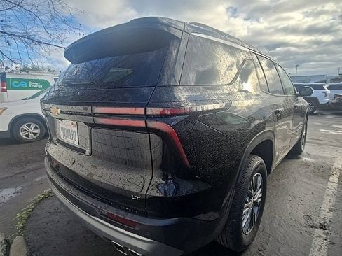 Used 2024 Chevrolet Traverse LT image 3