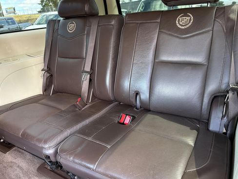Used 2013 Cadillac Escalade ESV Platinum AWD/4WD image 16