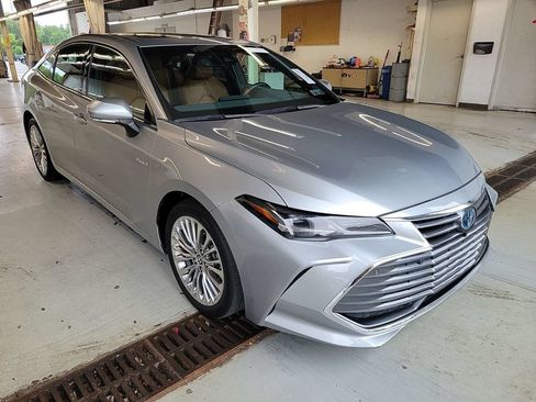 Used 2021 Toyota Avalon Limited w/ Advanced Safety Package FWD image 2
