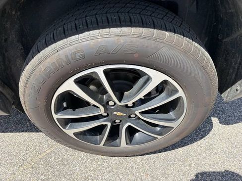 Used 2025 Chevrolet TrailBlazer LT AWD/4WD image 29