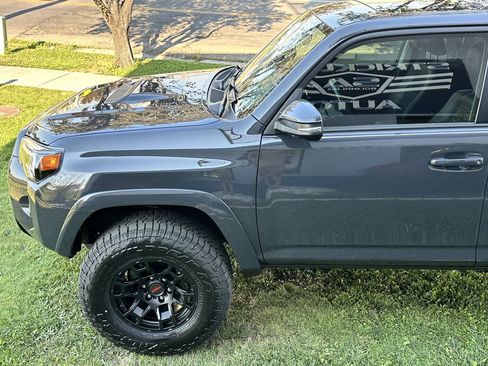 Used 2024 Toyota 4Runner TRD Off-Road Premium w/ Off Road Premium Plus Package AWD/4WD image 10