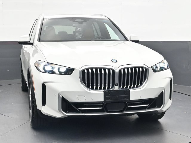 Certified 2024 BMW X5 xDrive40i w/ Parking Assistance Package AWD/4WD image 11