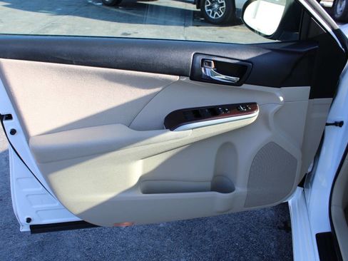 Used 2012 Toyota Camry XLE image 18