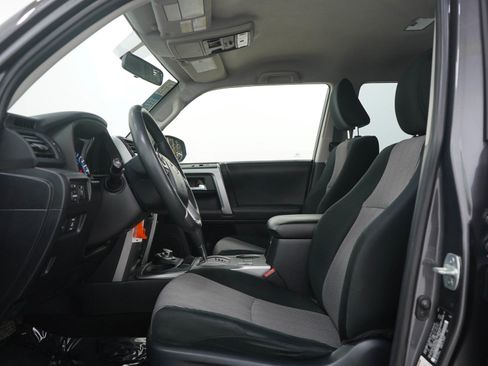 Used 2016 Toyota 4Runner SR5 image 22