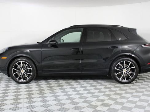Used 2025 Porsche Cayenne S image 2