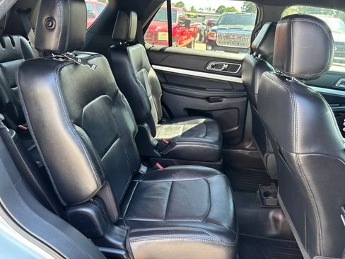 Used 2016 Ford Explorer XLT w/ Equipment Group 202A FWD image 19