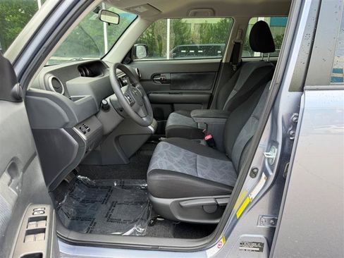 Used 2011 Scion xB FWD image 30