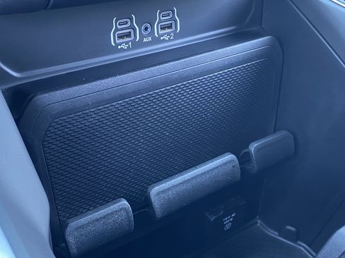 Used 2025 RAM 1500 Big Horn AWD/4WD image 26