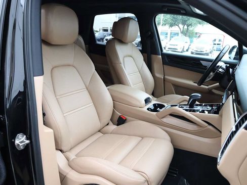 Used 2019 Porsche Cayenne AWD/4WD image 38