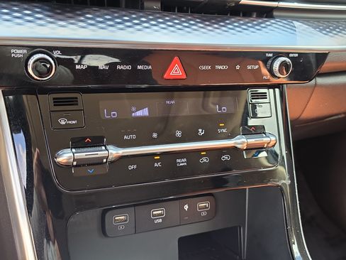 Certified 2024 Kia Carnival SX Prestige FWD image 27