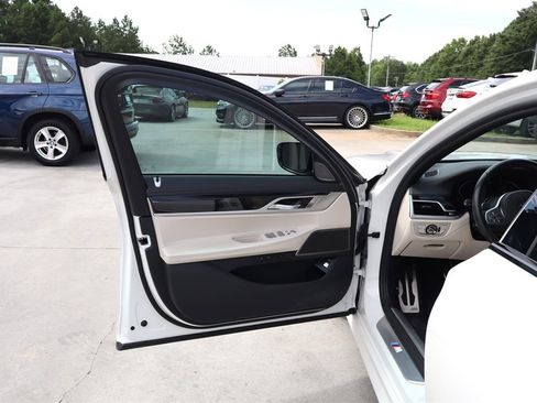 Used 2020 BMW 740i w/ M Sport Package RWD image 42