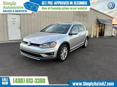 Used 2017 Volkswagen Golf Alltrack SE image 1