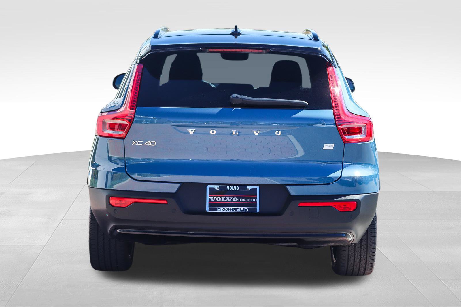 Used 2023 Volvo XC40 Recharge Plus w/ Protection Package Premier AWD/4WD image 7