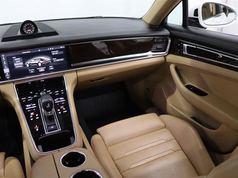 Used 2018 Porsche Panamera 4S image 19