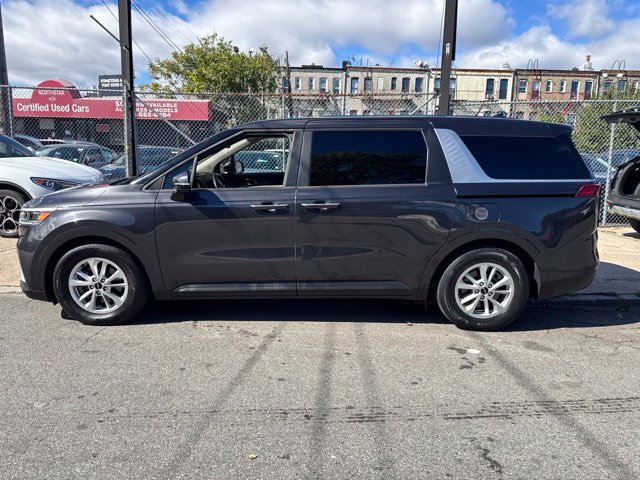 Used 2022 Kia Carnival LX FWD image 3