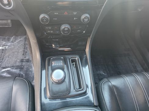 Used 2018 Chrysler 300 S RWD image 17
