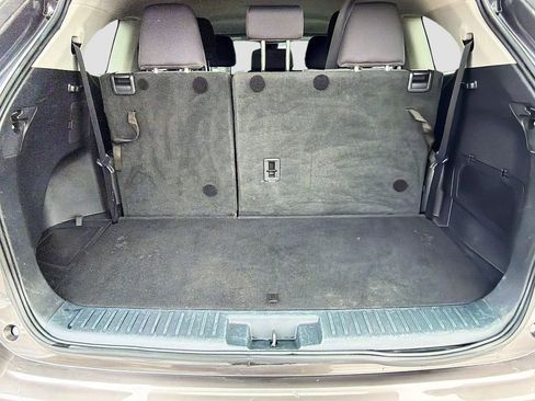 Used 2022 Toyota Highlander LE image 12