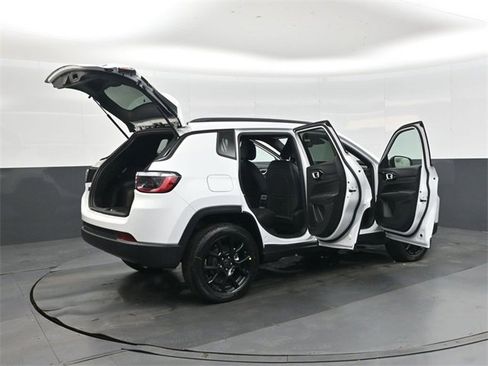 New 2026 Jeep Compass Latitude image 45
