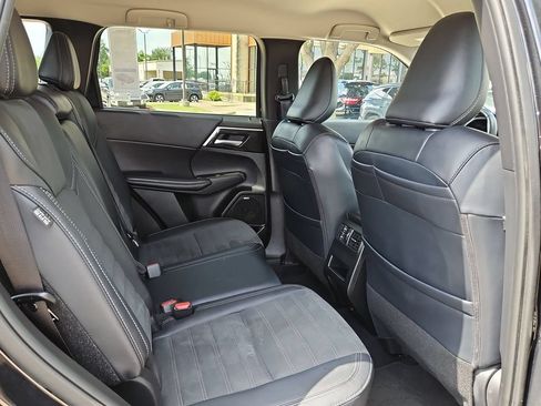 Used 2025 Mitsubishi Outlander SE AWD/4WD image 28