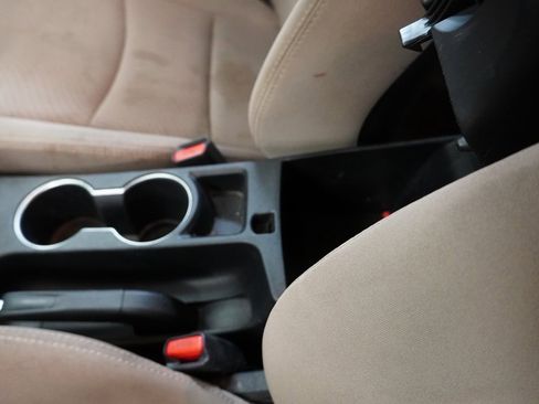 Used 2015 Hyundai Elantra SE image 21