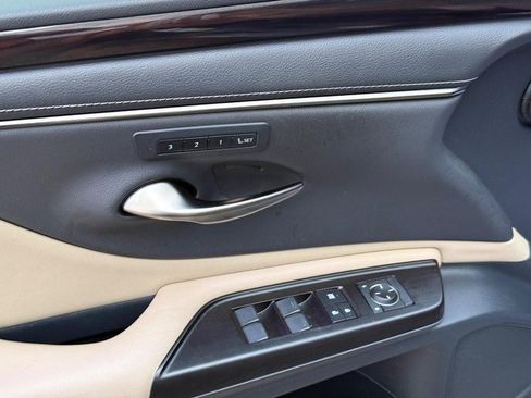 Used 2019 Lexus ES 350 w/ Accessory Package 2 image 18