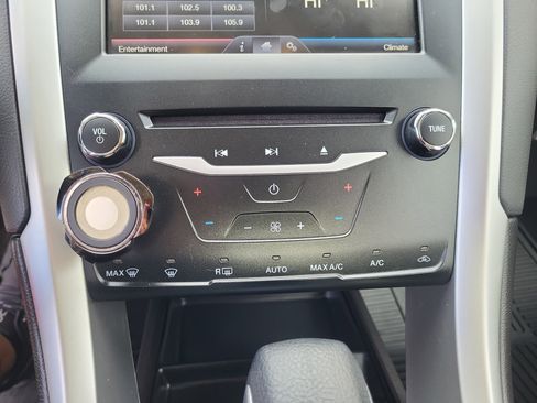 Used 2014 Ford Fusion SE image 19