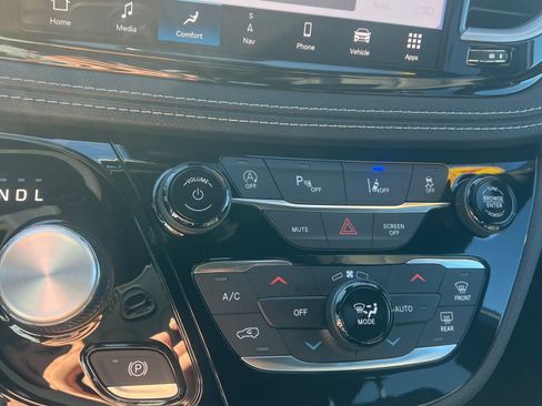 New 2026 Chrysler Pacifica Select FWD image 15