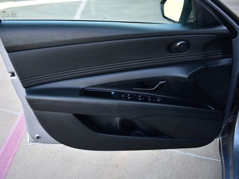 Used 2025 Hyundai Elantra Sport FWD image 12