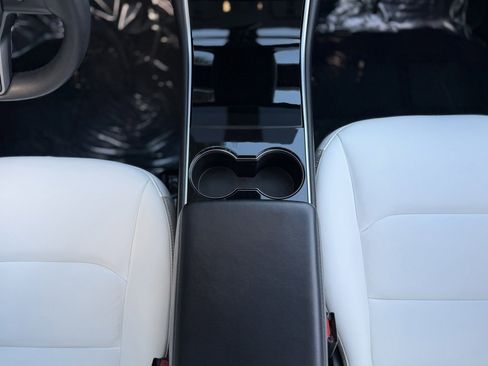 Used 2021 Tesla Model Y Long Range image 46