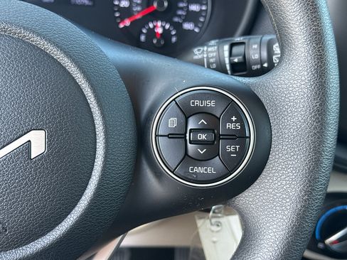 Used 2022 Kia Soul LX image 19