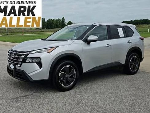 Used 2025 Nissan Rogue SV FWD image 4