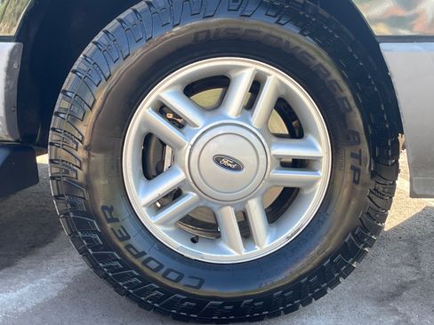 Used 2003 Ford Expedition XLT AWD/4WD image 8