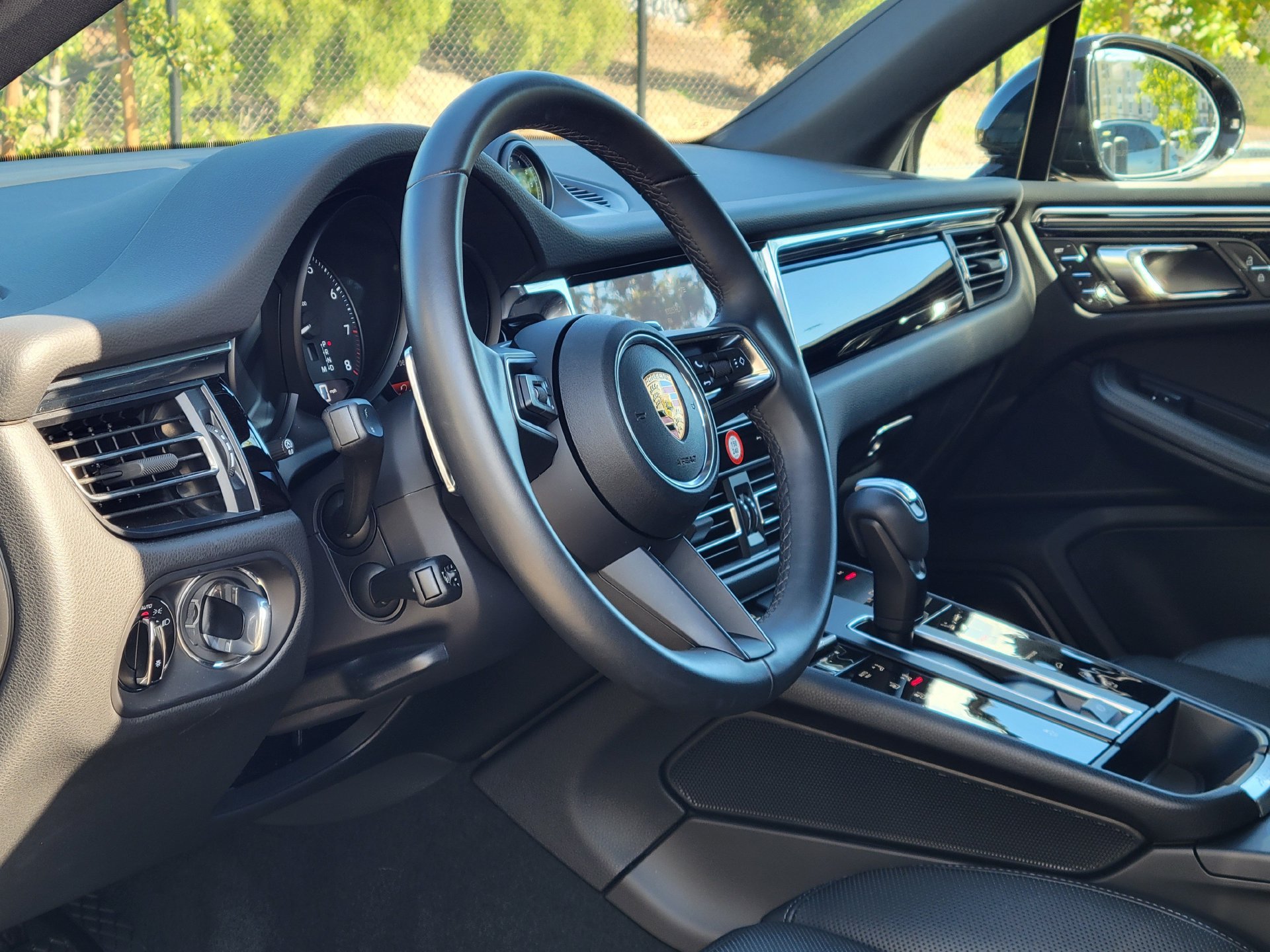 Used 2026 Porsche Macan AWD/4WD image 4