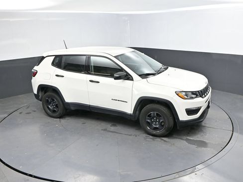 Used 2017 Jeep Compass Sport w/ Cold Weather Group AWD/4WD image 29