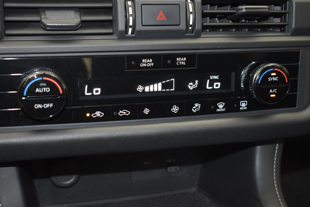 Used 2024 Nissan Pathfinder S AWD/4WD image 17