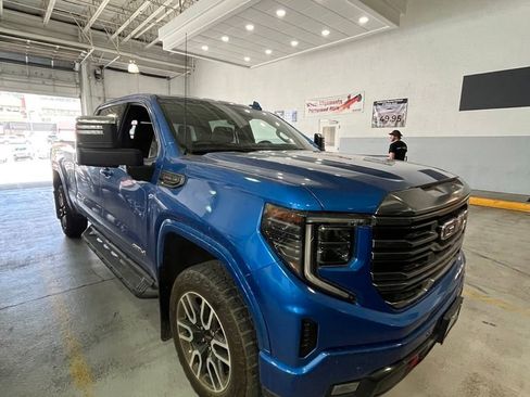 Used 2023 GMC Sierra 1500 AT4 w/ Technology Package AWD/4WD image 1