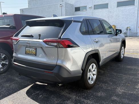 Used 2025 Toyota RAV4 LE AWD/4WD image 4