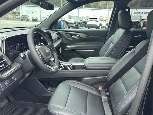 New 2026 Chevrolet Traverse LT image 8