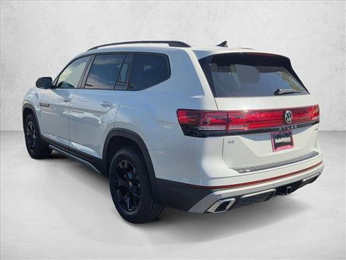 New 2026 Volkswagen Atlas Peak Edition image 9